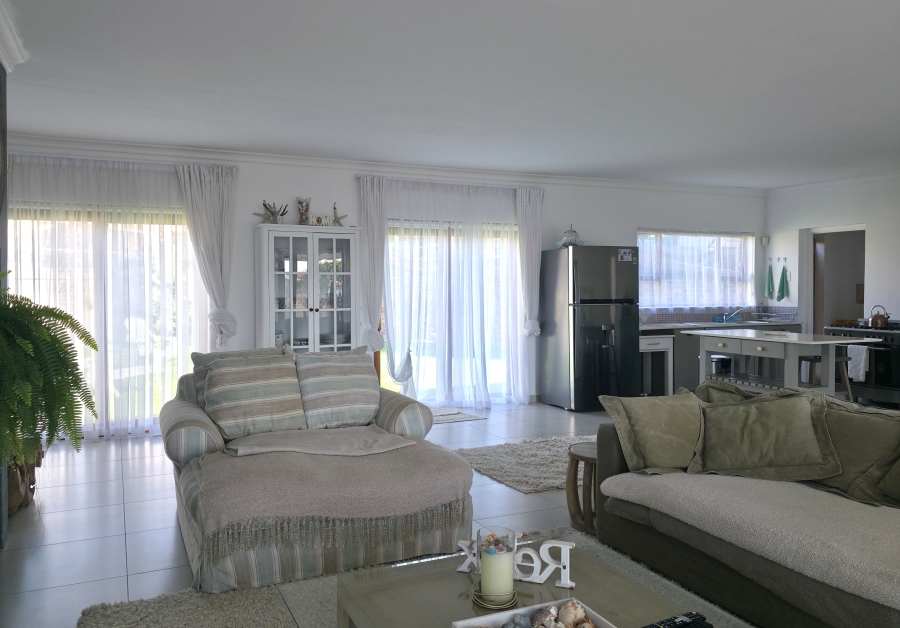 3 Bedroom Property for Sale in Wavecrest Eastern Cape